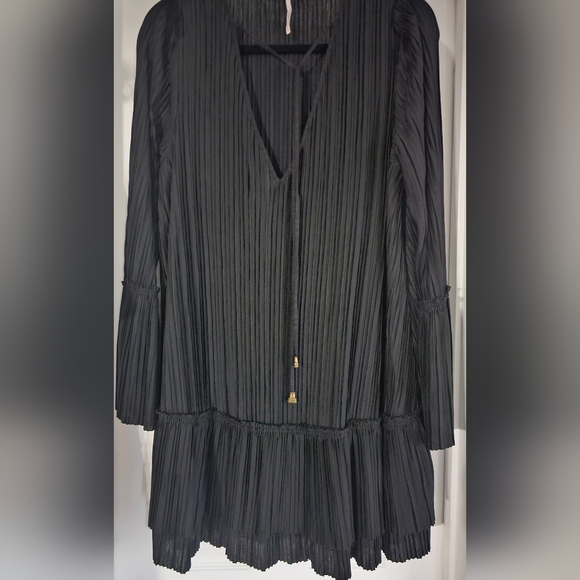 Free People Can't Help It Plisse Black Bell Sleeve Mini Dress Size Medium - Picture 7 of 12